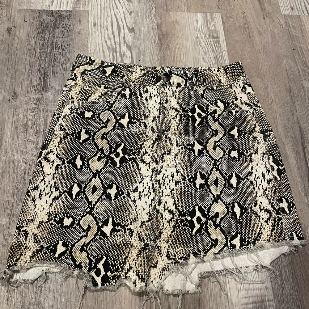 Cute mini snakeskin skirt